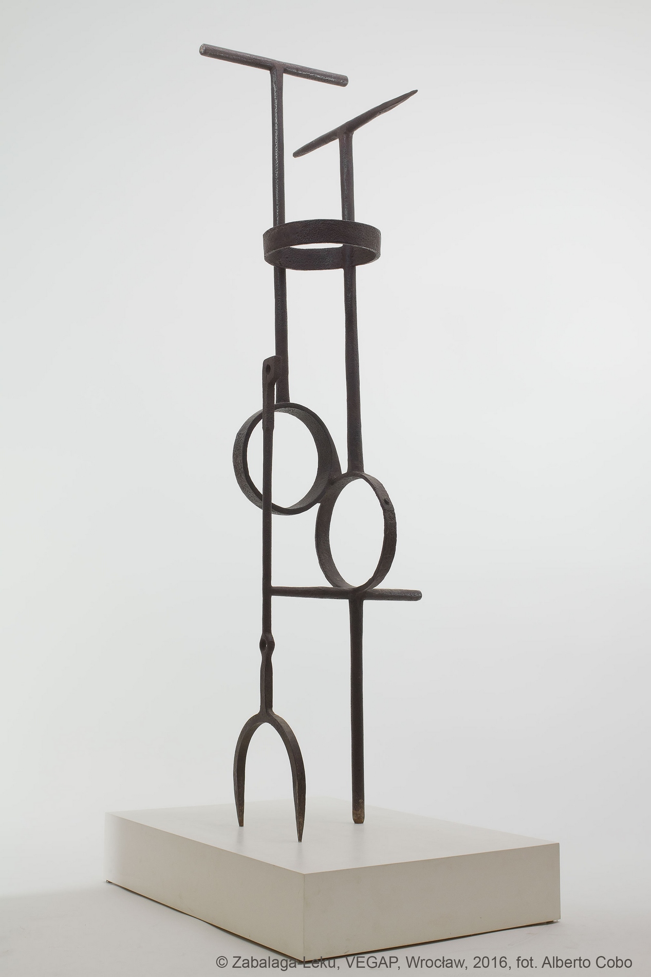 Eduardo Chillida, „Oyarak (Ecos I)”, fot. Alberto Cobo (źródło: materiały prasowe organizatora)