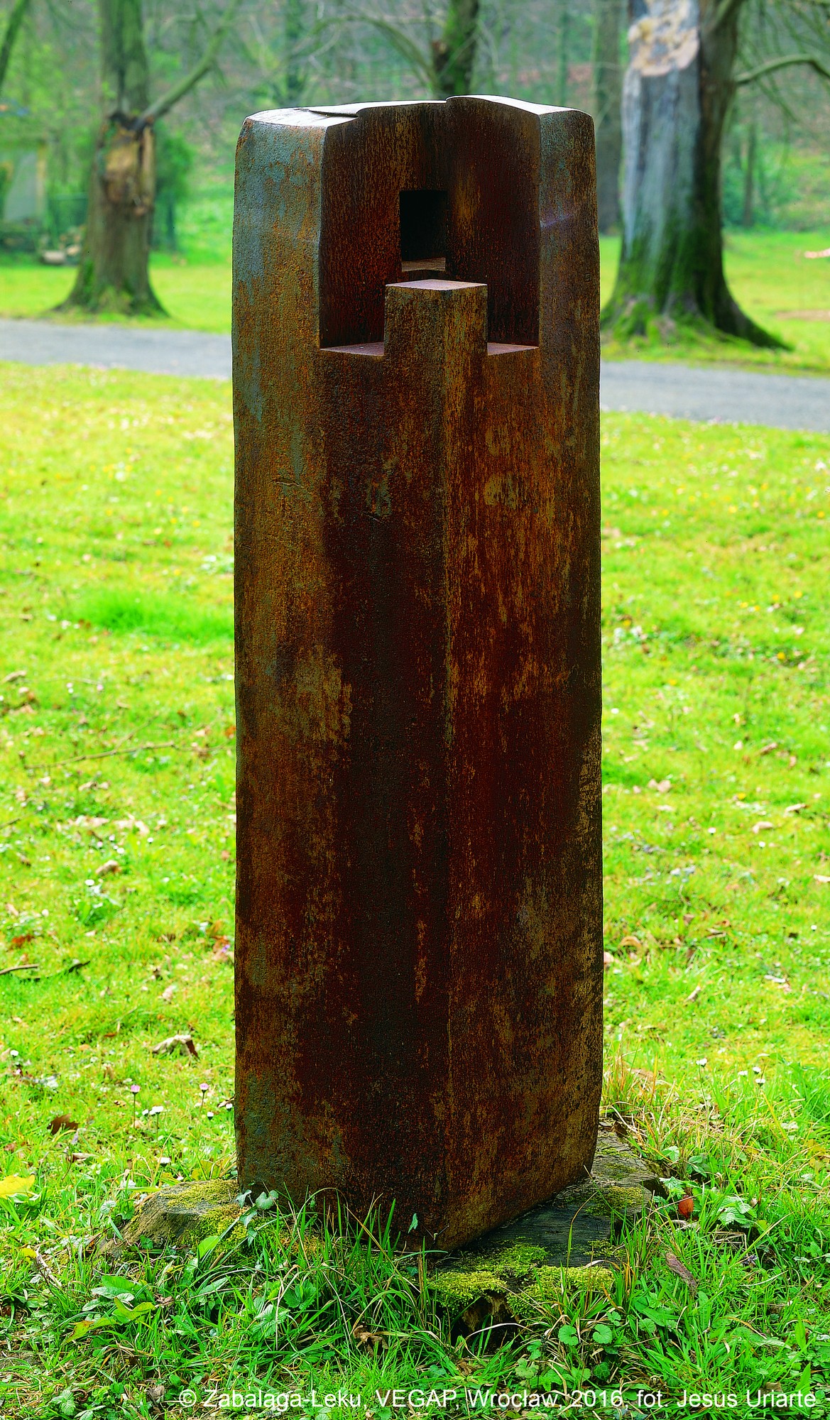 Eduardo Chillida, „La Casa Del Poeta, Estela VII (The Poet's House, Stele VII)” (źródło: materiały prasowe organizatora)