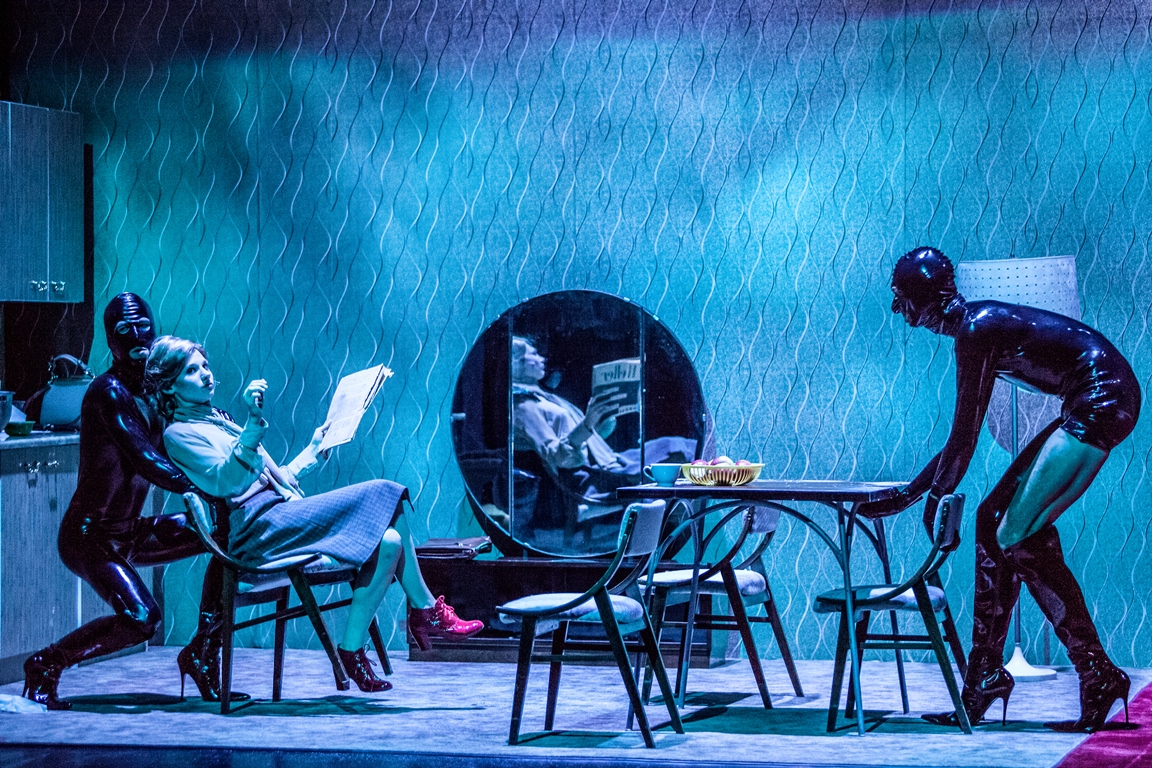 „Śmierć i dziewczyna”, reż. Ewelina Marciniak, Teatr Polski we Wrocławiu, 2015, fot. Natalia Kabanow (źródło: materiały prasowe)