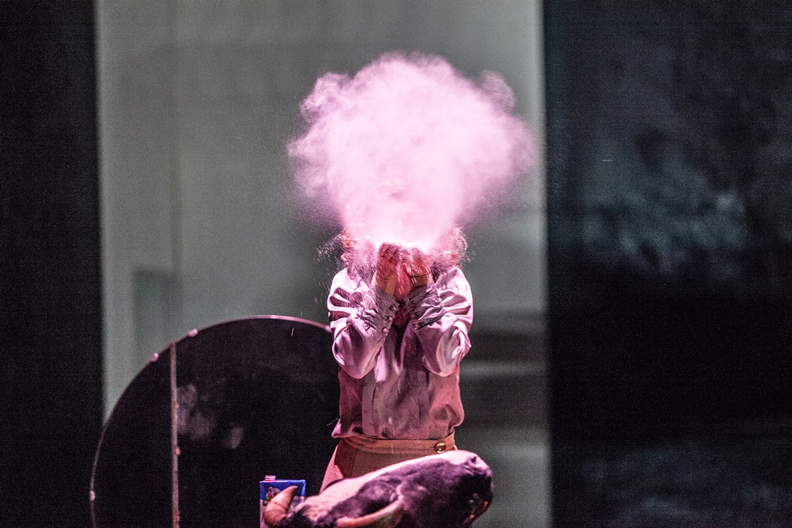 „Śmierć i dziewczyna”, reż. Ewelina Marciniak, Teatr Polski we Wrocławiu, 2015, fot. Natalia Kabanow (źródło: materiały prasowe)