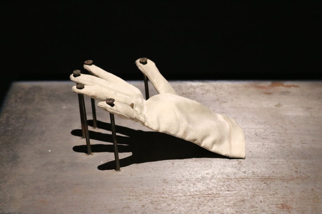 Die sofortige Befreiung der Hand [Natychmiastowe uwolnienie ręki], 1973, obiekt, rzeźba; fot. Diana Kołczewska (źródło: dzięki uprzejmości organizatora)