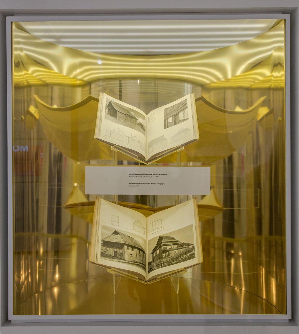 „Frank Stella i synagogi dawnej Polski”, Muzeum Historii Żydów Polskich POLIN, 2016, fot. Magda Starowieyska (źródło: dzięki uprzejmości Muzeum)