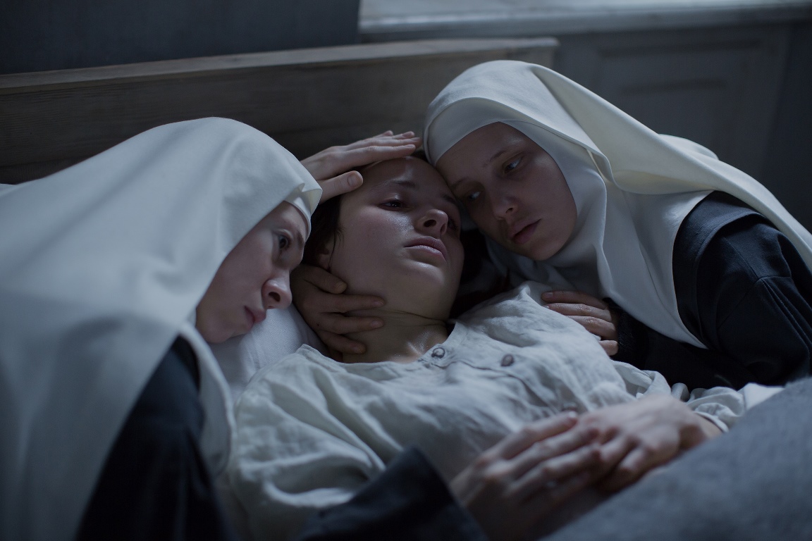 „Niewinne”, reż. Anne Fontaine, 2016, fot. Anna Włoch (źródło: materiały dystrybutora – Kino Świat)