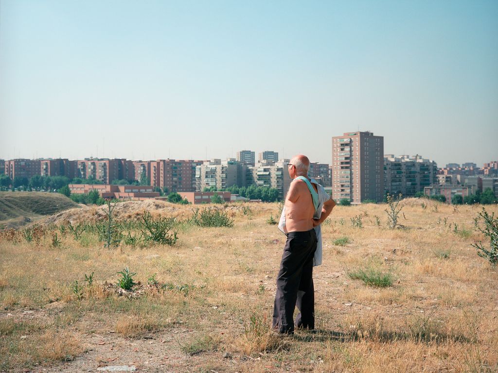 Paul Graham, Madryt, 1989 (jednoręki mężczyzna), z cyklu Nowa Europa © Paul Graham. Dzięki uprzejmości Pace/MacGill Gallery, Nowy Jork (źródło: materiały prasowe organizatora)