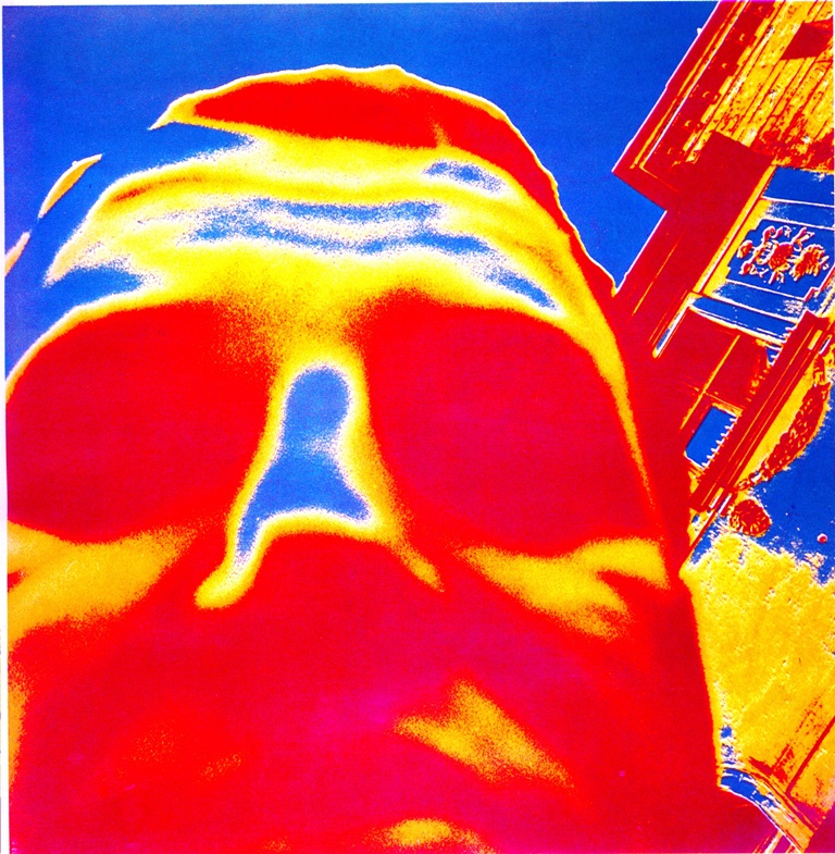 Czesław Kuchta, „Autoportret”, 1966, technika własna, barwna odbitka żelatynowo-srebrowa, kolekcja Muzeum Sztuki w Łodzi (źródło: dzięki uprzejmości Muzeum Sztuki)
