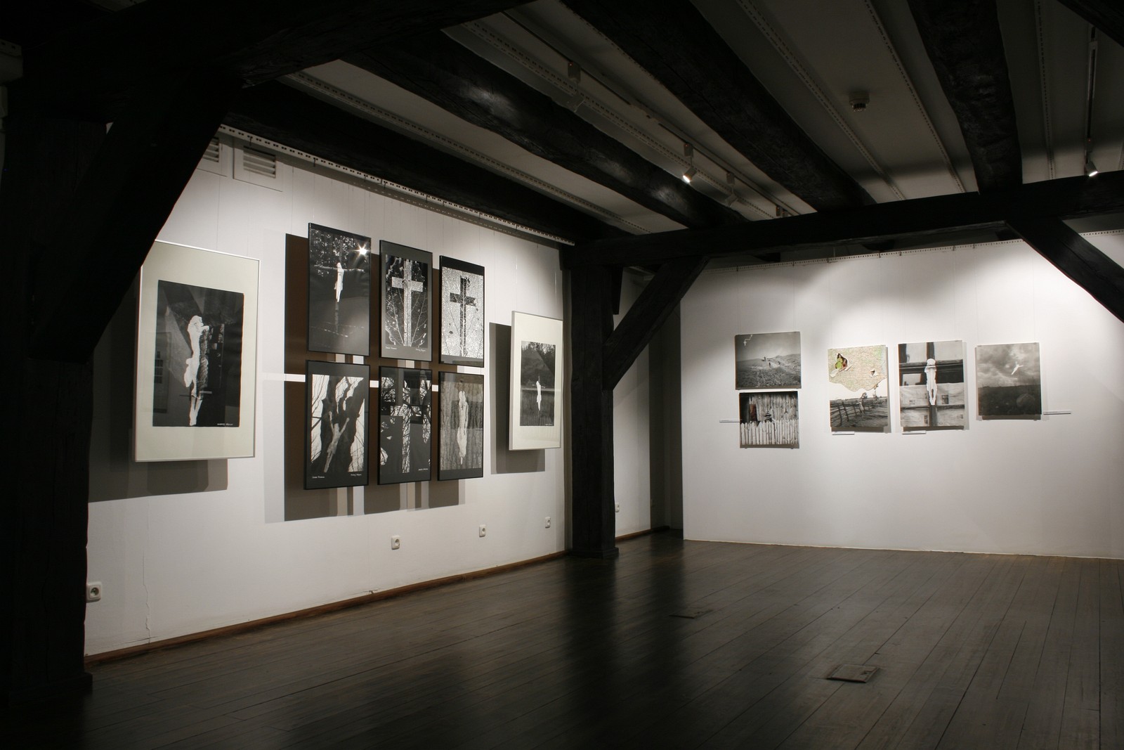 Dokumentacja wystawy „Andrzej Różycki. Bycie z sacrum”, Galeria Wozownia, Toruń, 2011, fot K. Napiórkowski (źródło: archiwum K. Jureckiego)