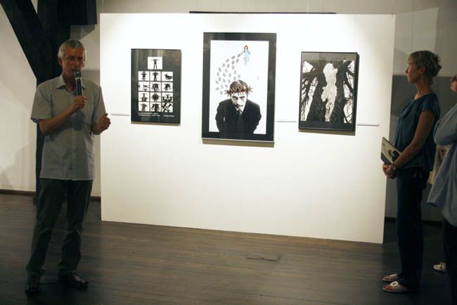 K. Jurecki i Anna Jackowska na otwarciu wystawy „Andrzej Różycki. Bycie z sacrum”, Galeria Wozownia, Toruń, 2011, fot K. Napiórkowski (źródło: archiwum K. Jureckiego)