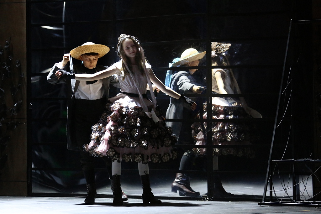 „The Turn of the Screw” („Dokręcanie śruby”), reż. Natalia Babińska, Opera na Zamku w Szczecinie, 2016, fot. M. Grotowski © Opera na Zamku (źródło: dzięki uprzejmości organizatora)