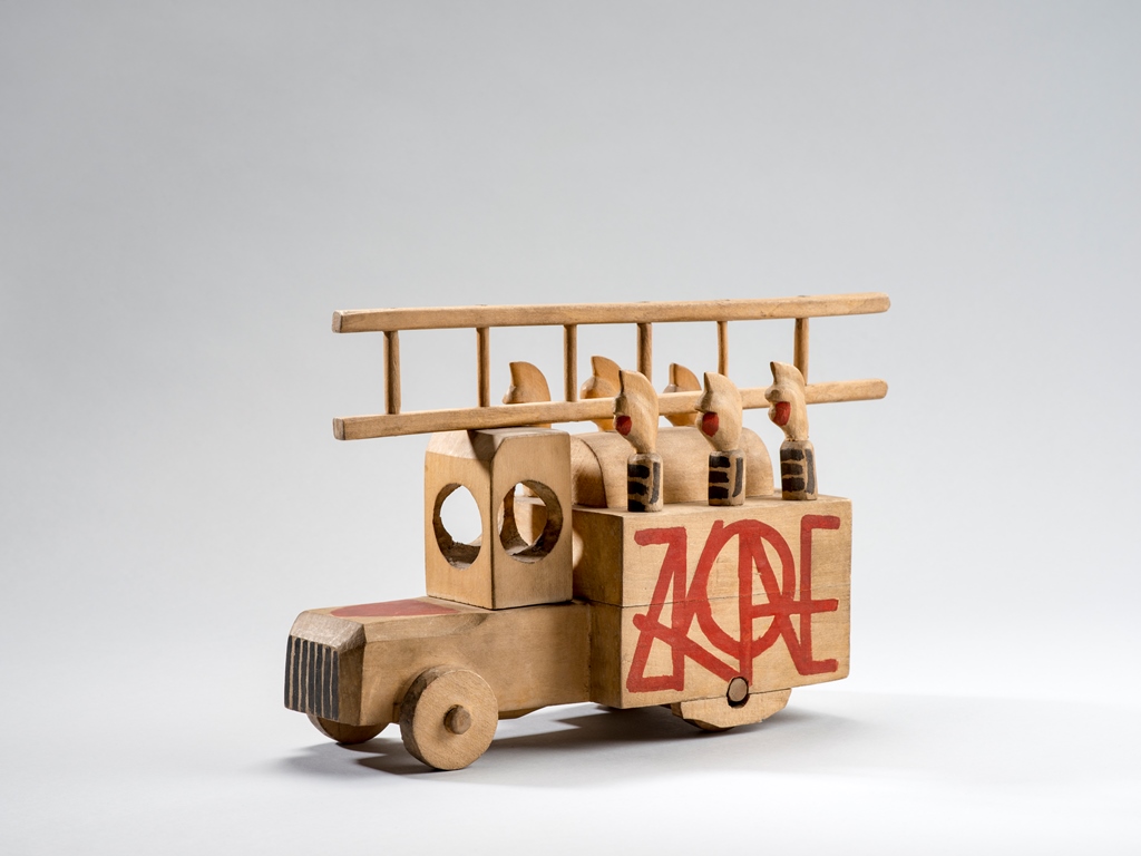 Jerzy Sacha, zabawka „Samochód strażacki”, 1948–1949, Muzeum Narodowe w Warszawie, fot. Bartosz Górka (źródło: dzięki uprzejmości organizatora)