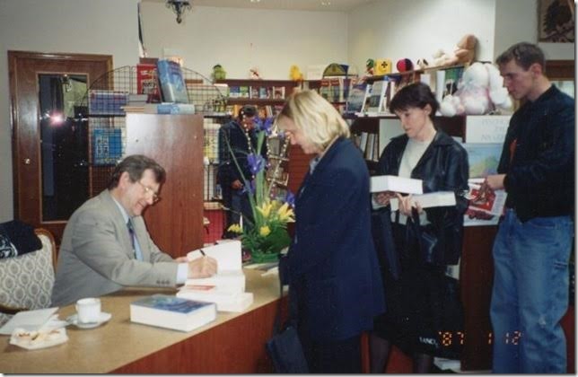 Prof. Norman Davies w Księgarni Polonia w Chicago (źródło: dzięki uprzejmości Miry Puacz)