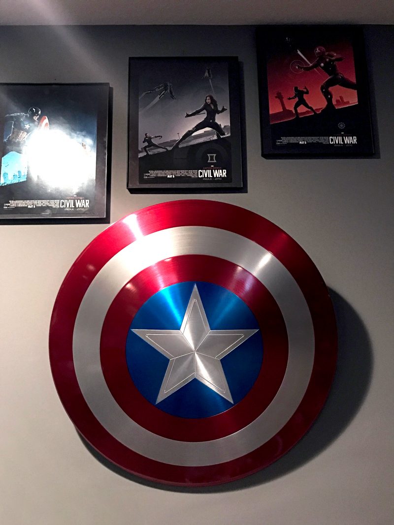 Tarcza Kapitana Ameryki z kolekcji replik filmowych Marvela