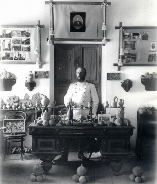 Leon Barszczewski w gabinecie muzeum