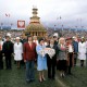 Delegacja z chlebem witajaca przybylych na stadion w Koszalinie, PRL 1975
