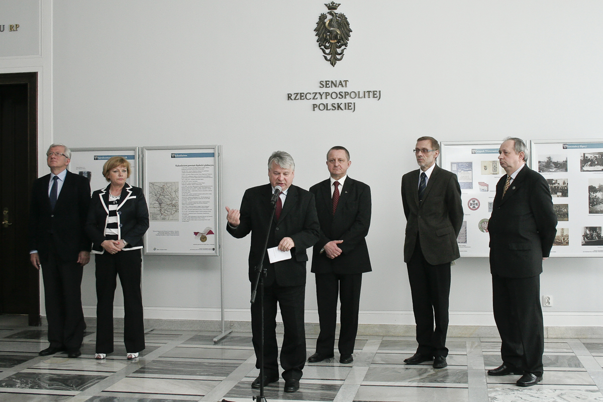 Marszałek Bogdan Borusewicz otwiera w Senacie RP wystawę W 90-lecie powstań śląskich. Powstańcza symbolika, materiały udostępnione przez Muzeum Górnośląskie w Bytomiu