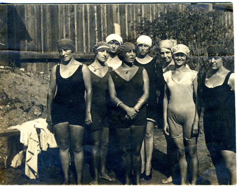 Na basenie w Krakowie, lata 20.XX w. (ze zbiorów Muzeum Sportu i Turystyki w Warszawie)