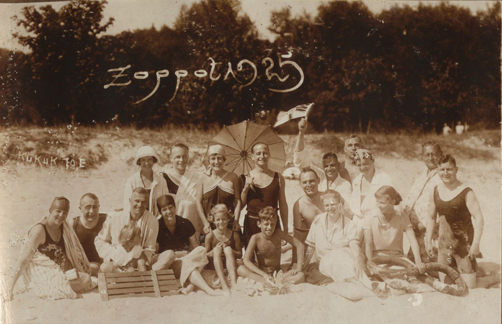 Na plaży w Sopocie, 1925 (ze zbiorów Muzeum Sopotu), materiały udostępnione przez Muzeum Etnograficzne w Toruniu