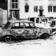 Wraki spalonych samochodów przed garażami KW PZPR, 25 czerwca 1976, Radom, fot. NN, zbiory Ośrodka KARTA, materiały udostępnione przez Muzeum Historii Polski w Krakowie