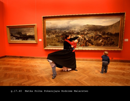 Matka Polka Pokazująca Rodzime Malarstwo, Fot. Anna Bedyńska