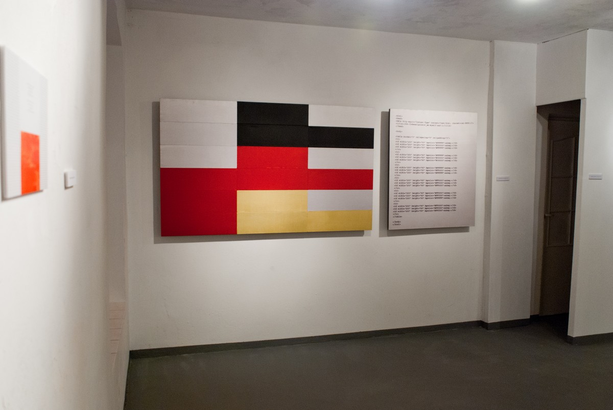 Wernisaż wystawy „Flagi” w MCSW „Elektrownia” w Radomiu, Codemanipulator, Me, myself and I, 1996, fot. Zofia Waligóra