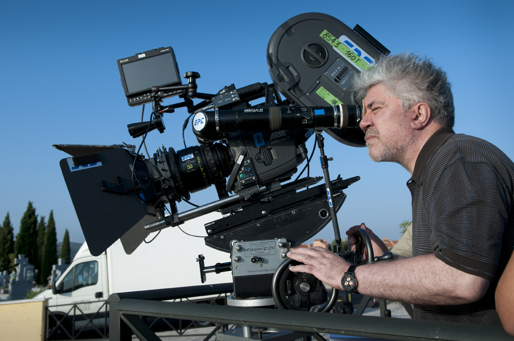 Pedro Almodóvar na planie. Photo by José Haro © El Deseo