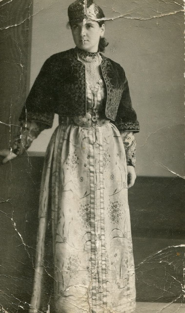 Walentyna Lobanosowna w karaimskim stroju (zdjęcie pochodzi z archiwum Karaimów)