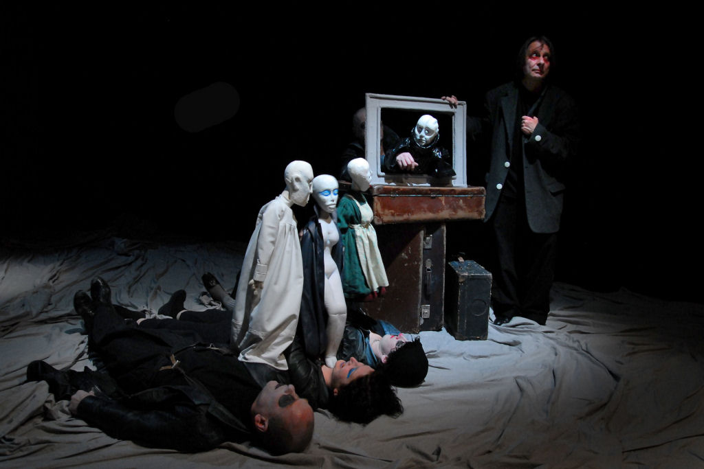 Fot.: A. Morcinek, spektakl "Król umiera" (źródło: materiały prasowe Teatru Lalek "Banialuka")