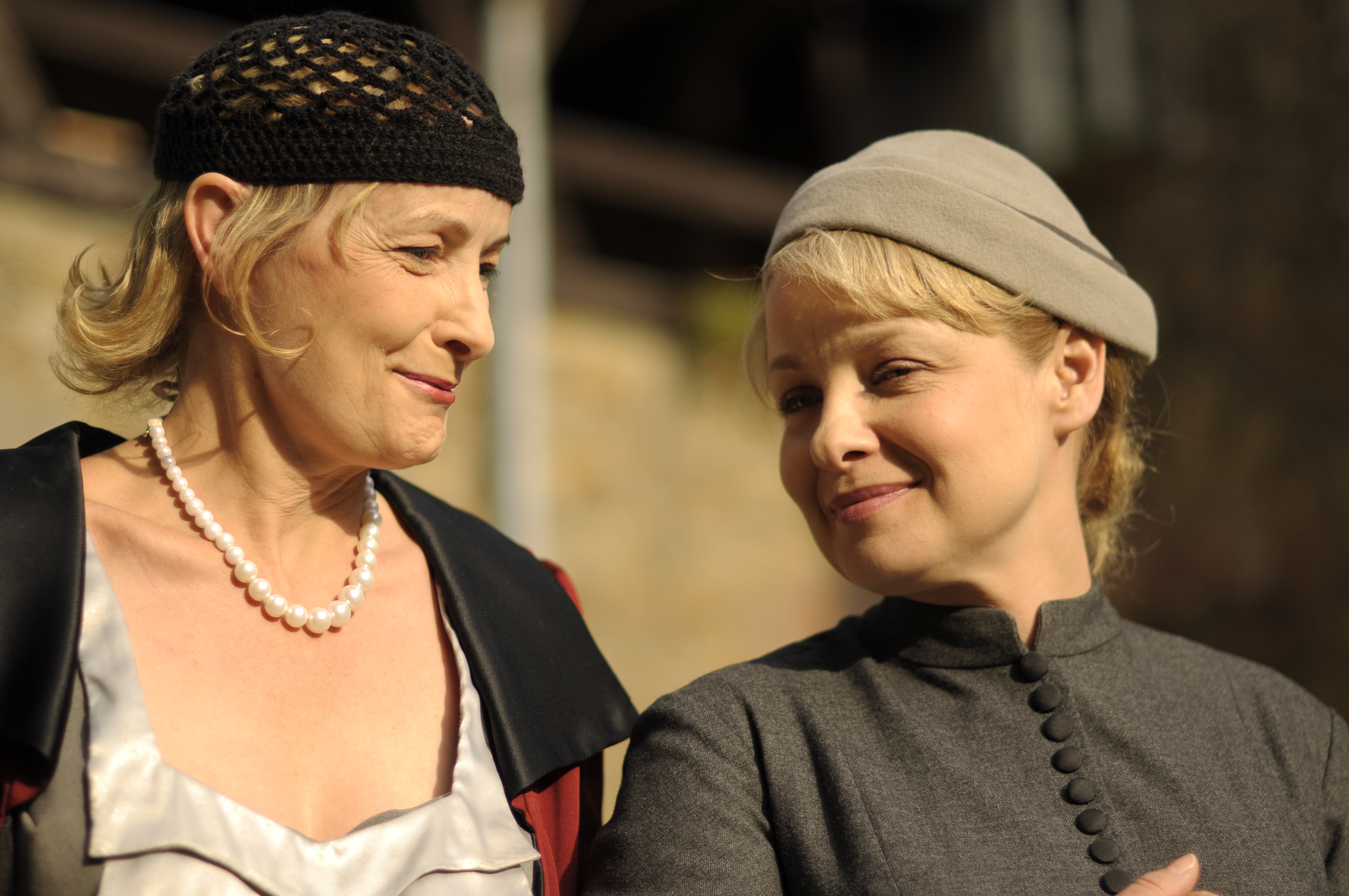 Aldona Struzik i Alicja Sokołowska na planie filmu o księżnej Daisy (źródło: materiał prasowy organizatora)
