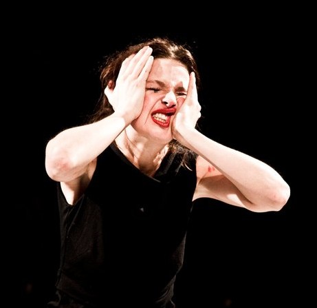 Julia Wyszyńska w spektaklu "Medea" (źródło: materiały prasowe organizatora)