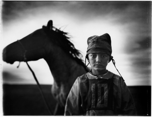 Mongolian child jockeys, fot. Tomasz Gudzowaty (źródło: materiał prasowy)