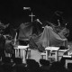 „Wielki Ambalaż na koniec XX-go wieku” - scena ze spektaklu „Nigdy tu już nie powrócę” Teatru Cricot 2, fot. Jacquie Bablet (źródło: materiały prasowe organizatora)