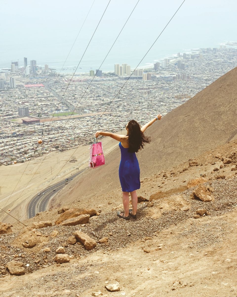 Jordi Colomer, „En la Pampa (The Pink Bag)”, 2008 (źródło: materiał prasowy)