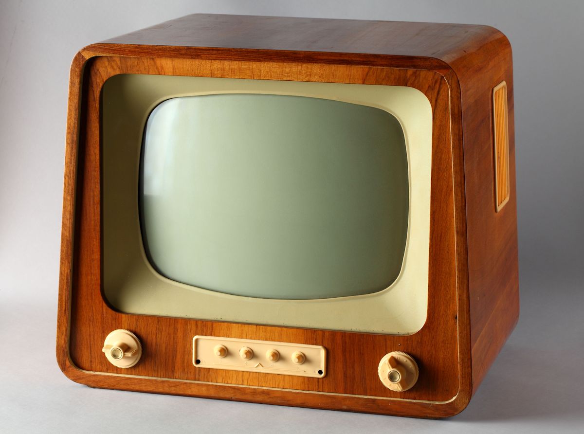 New tv set. Старый телевизор. Старинный телевизор. Ретро телевизор. Советский телевизор.