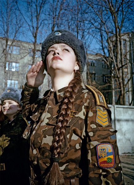 Siergiej Bratkow, z serii Army Girls, 2001, dzięki uprzejmości Regina Gallery / London & Moscow (źródło: materiały prasowe)