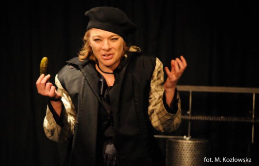 Anna Lenczewska w spektaklu „Laputa & Lagado” (fot. Monika Kozłowska / źródło: materiały prasowe organizatora)