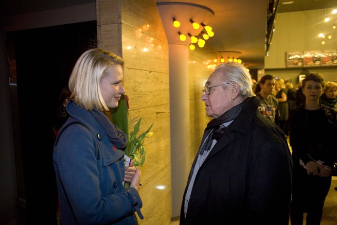 Na zdjęciu, od lewej: Agnieszka Żulewska, Andrzej Wajda. Premiera filmu Sanctuary. Fot. Jacek Marczewski / Wajda Studio