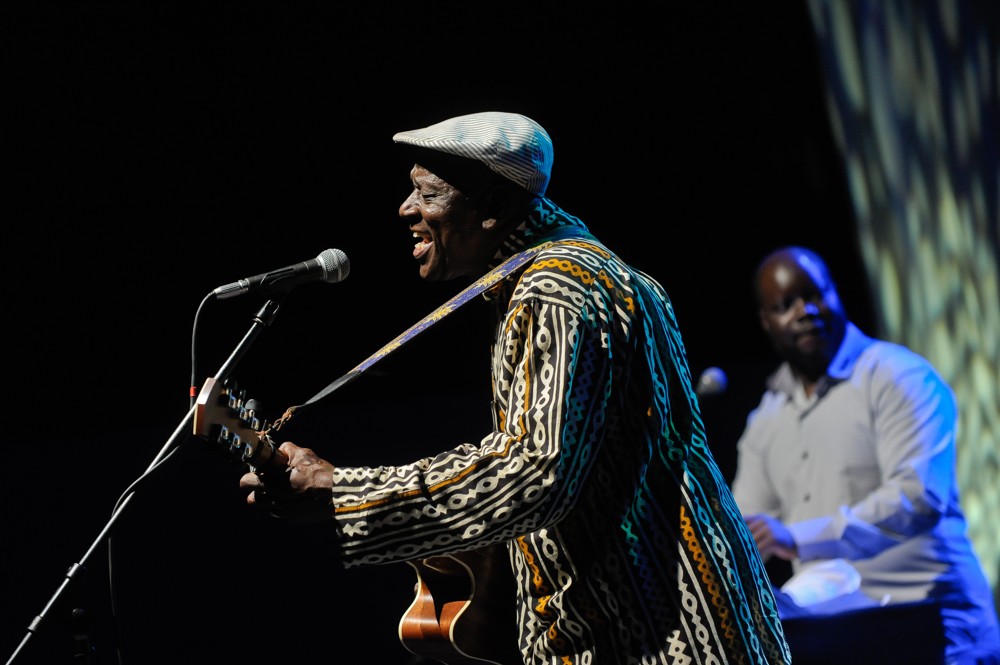 Boubacar Traore, 8. Warszawski Festiwal Skrzyżowanie Kultur, fot. Adam Oleksiak i Kajetan Witkowski (źródło: materiały prasowe)