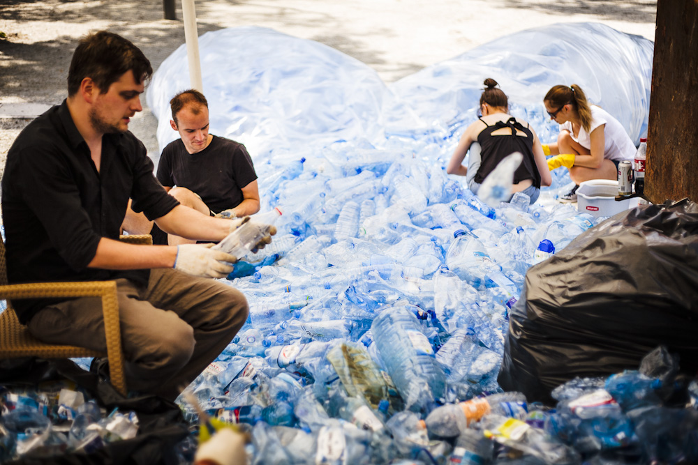 „Devebere. Air, garbage, people” (źródło: materiały prasowe)