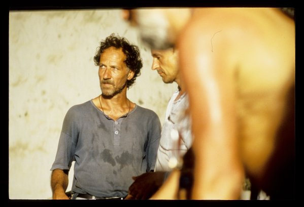 Werner Herzog na planie filmu „Cobra Verde”, Ghana 1987, copyright Deutsche Kinemathek (źródło: materiały prasowe organizatora)