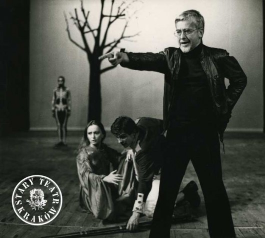 Jerzy Jarocki – próba „Życie jest snem” 1983 (od lewej: Dorota Pomykała, Krzysztof Globisz), fot. W. Plewiński (źródło: materiały prasowe)
