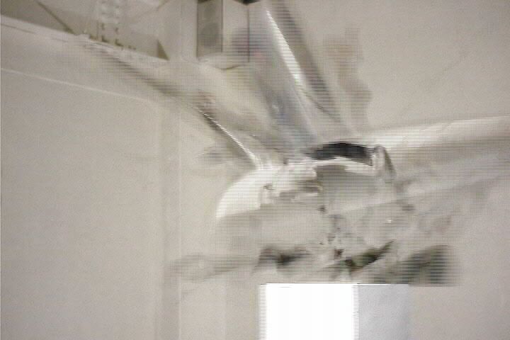 Satoru Tamura, „Plastic models break into pieces”, 2000, Kadr video, dzięki uprzejmości Courtesy TEZUKAYAMA GALLERY, Osaka (źródło: materiały prasowe organizatora)