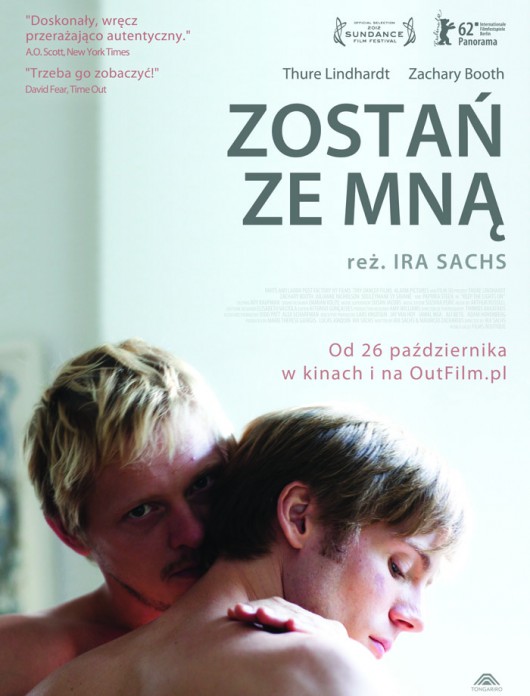 „Zostań ze mną”, reż. Ira Sachs, plakat (źródło: materiały prasowe dystrybutora)