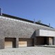 Willa z betonu architektonicznego i dranicy cedrowej w Libertowie zaprojektowana przez Biuro Architektoniczne Barycz i Saramowicz (źródło: materiały prasowe organizatora)