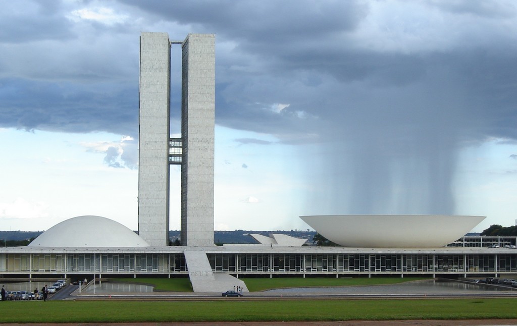 Budynek parlamentu Brazylii, Brasília (źródło: Wikipedia. Wolna Encyklopedia)