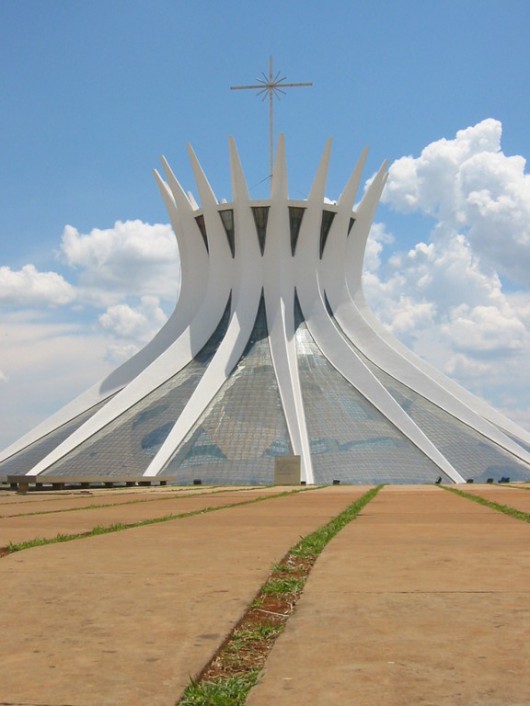 Katedra w Brasilii (źródło: Wikipedia. Wolna Encyklopedia)