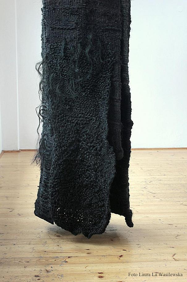 Magdalena Abakanowicz, „Abakan czarny. Tuba” (źródło: materiały prasowe organizatora)