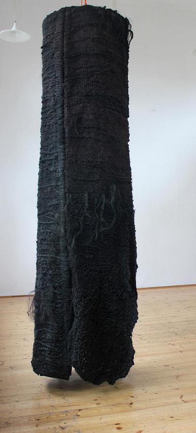 Magdalena Abakanowicz, „Abakan czarny. Tuba” (źródło: materiały prasowe organizatora)