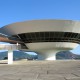 Muzeum Sztuki Współczesnej, Brasilia Oscar Neimeyer (źródło: Wikipedia. Wolna Encyklopedia)