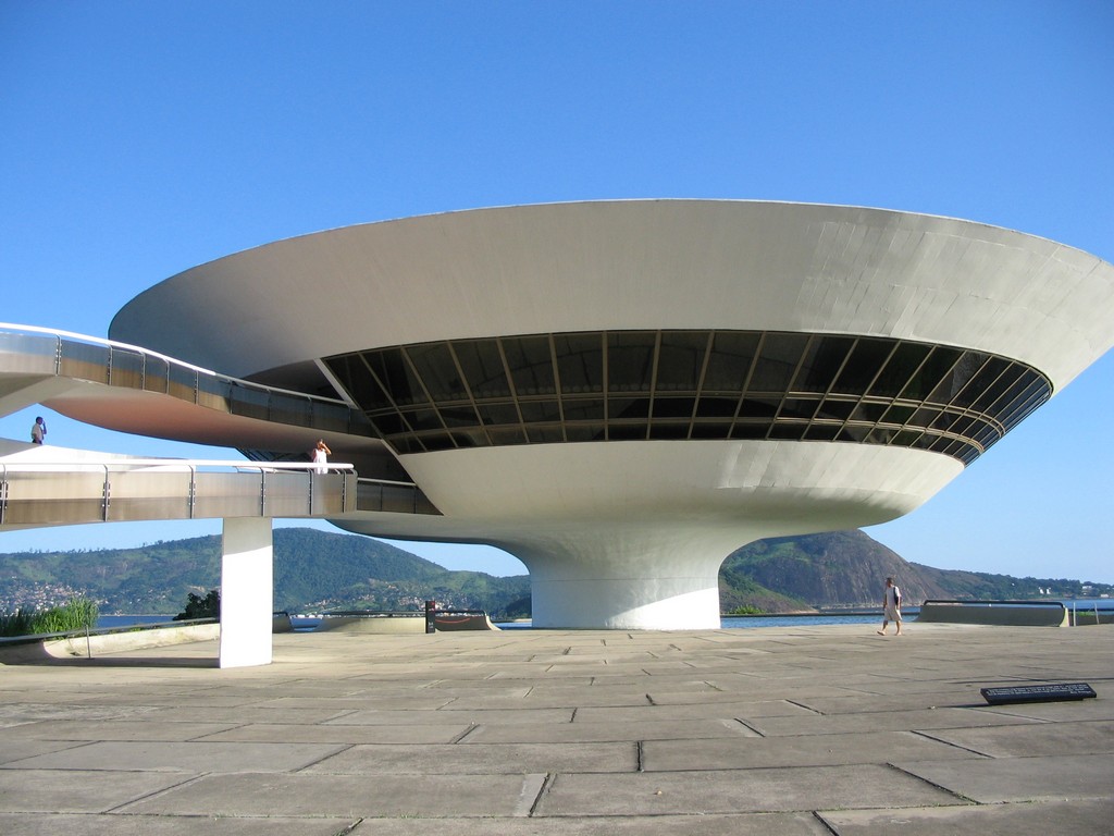 Muzeum Sztuki Współczesnej, Brasilia Oscar Neimeyer (źródło: Wikipedia. Wolna Encyklopedia)