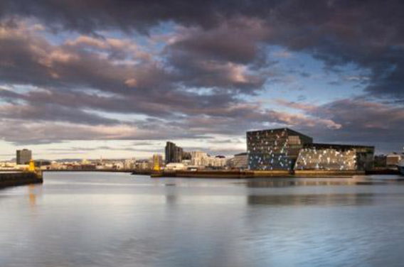 Reykjavik Concert Hall and Conference Centre, Rejkiawik, Islandia, proj. Batteríid architects; Studio Olafur Eliasson; Henning Larsen Architects (źródło: materiały prasowe organizatora)