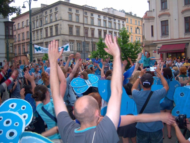 „Modraszek Kolektyw”, Błękitna Manifestacja pod Magistratem, 8 czerwca 2011 r., fot. Mariusz Waszkiewicz (źródło: materiały prasowe organizatora)